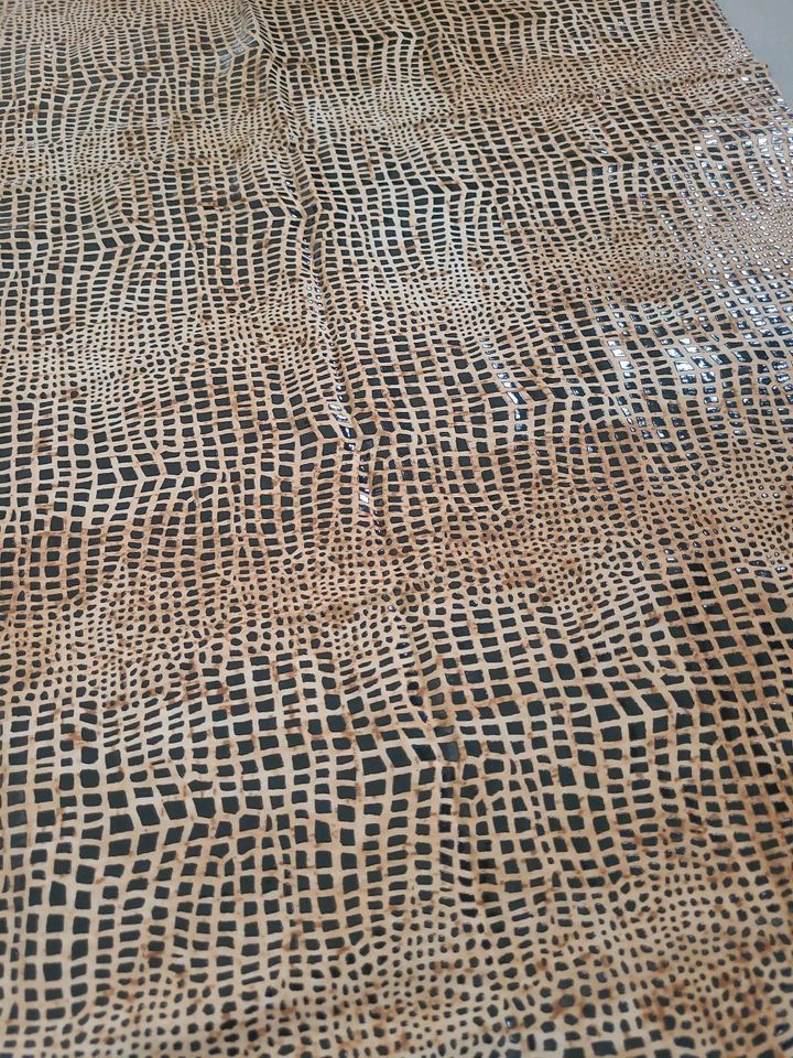 Stoff neu STRECH MATERIAL Schlangen Muster 1,10x 1,38 cm in Hamburg