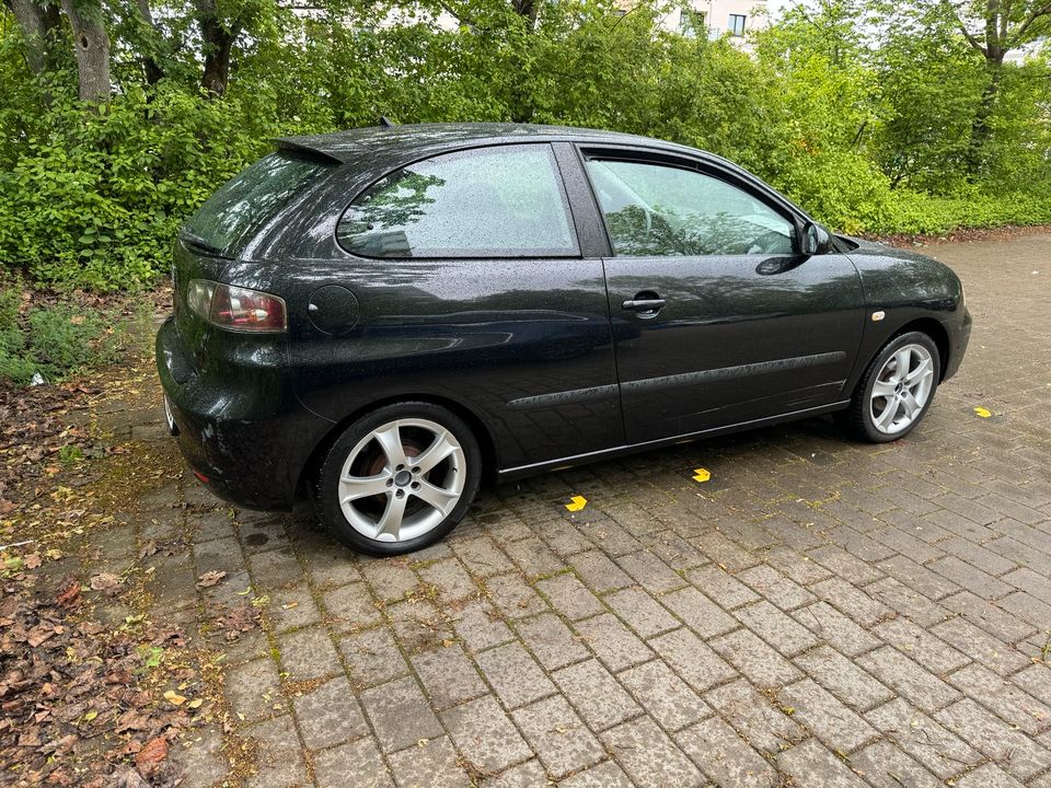 Seat Ibiza 1.4 75 ps 16V in Stuttgart