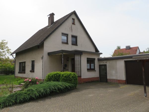 *Unterlüß* großzügiges EFH mit Garage auf 1117 m² Grundstück. in Unterlüß