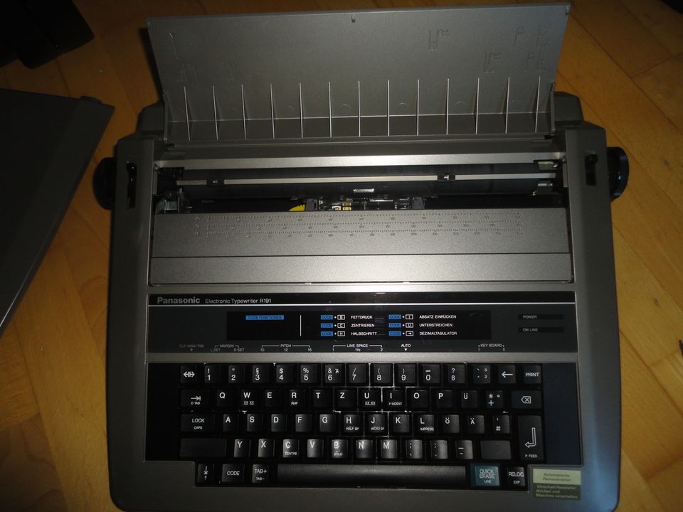 Panasonic Electronic Typewriter R191, guter Zustand in Rastede