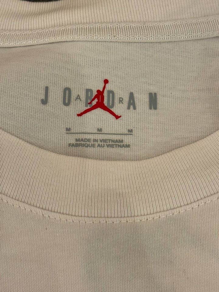 Off-white x Jordan Shirt in Berlin