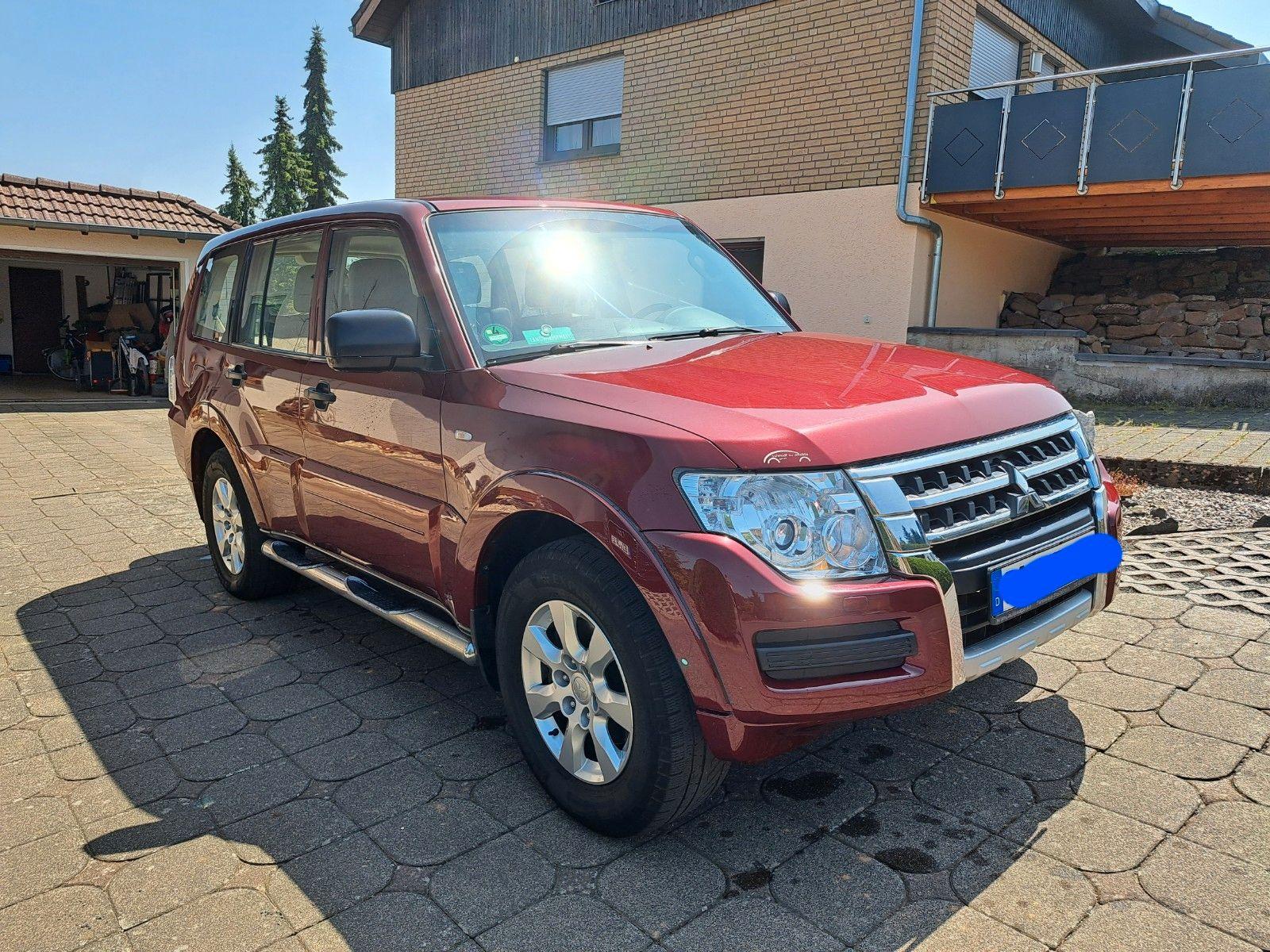 Abbildung des Autos Mitsubishi Pajero 3,2 DI…
