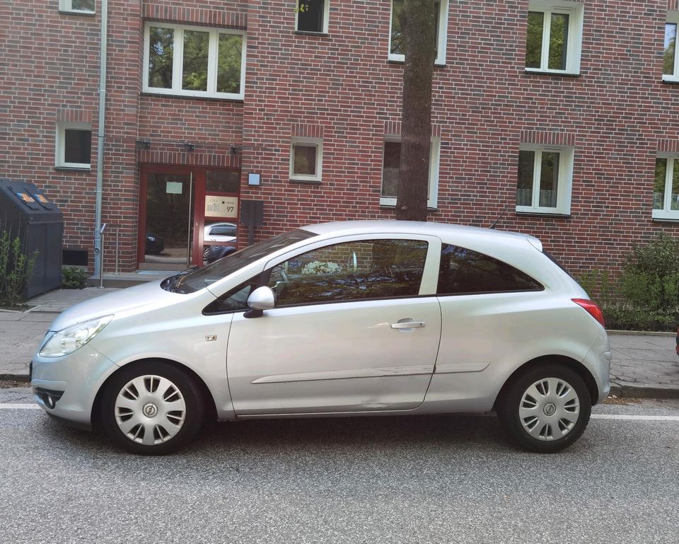Opel Corsa D 1.4 Silber perfekt für Fahranfänger Anfängerauto in Hamburg