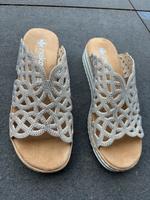 Rieker - Pantolette beige silber grau Gr 40 Saarland - Saarwellingen Vorschau