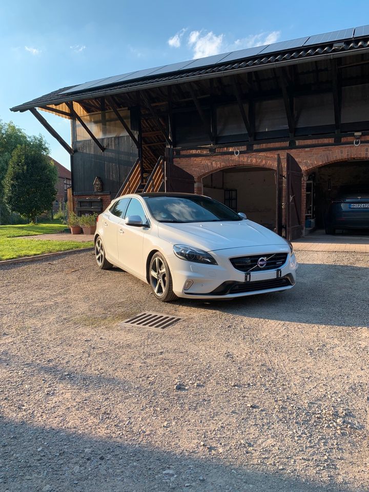 Volvo V40 D3 R-Design in Emmerthal