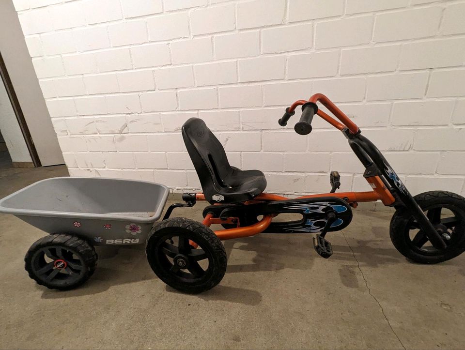 BERG Pedal Go-Kart Choppy orange mit Anhänger in Straelen