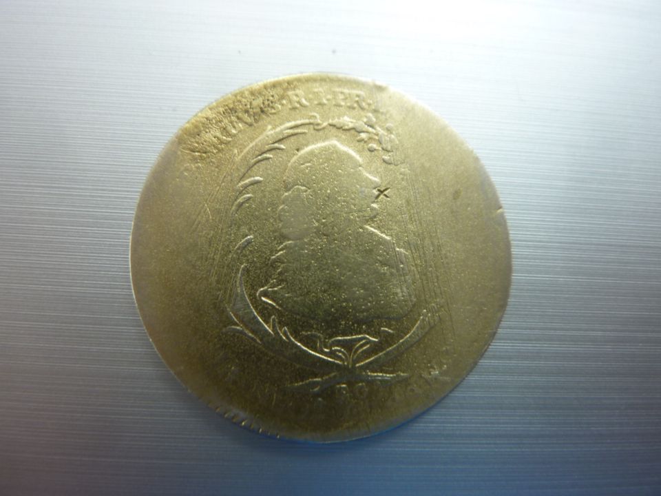 Silbermünze vergoldet von 1765, "Eine Feine Marck", 20 Kreuzer in Bad Krozingen