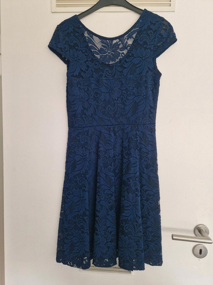 Kleid mit Spitze Gr  32/34 in Dortmund