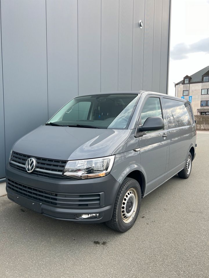 VW T6 Transporter/Kasten 2.0 TDI AHK in Bayreuth