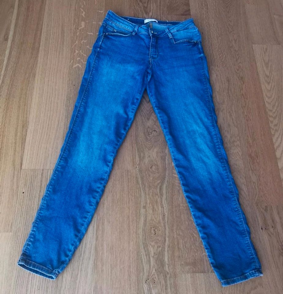 Jeans guess 29 blau wie neu in Hamburg