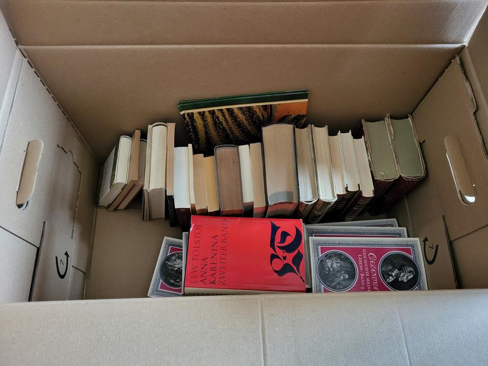 13 Bücherkisten zu verschenken! in Berlin