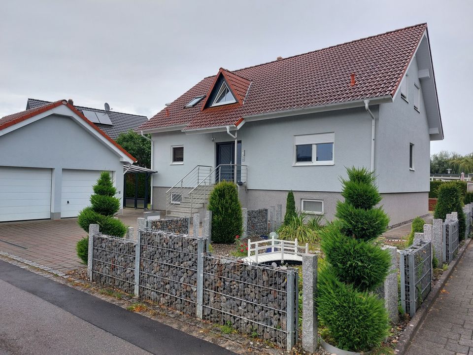 Zweifamilienhaus mit Doppelgarage in Mühlhausen-Ehingen in Mühlhausen-Ehingen