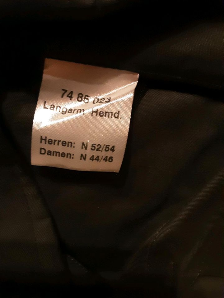 Arbeitskleidung neu und original verpackt Gr. 52/54 in Extertal