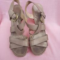 Stuart Weitzman damen Sandaletten gr.41 beige West - Höchst Vorschau