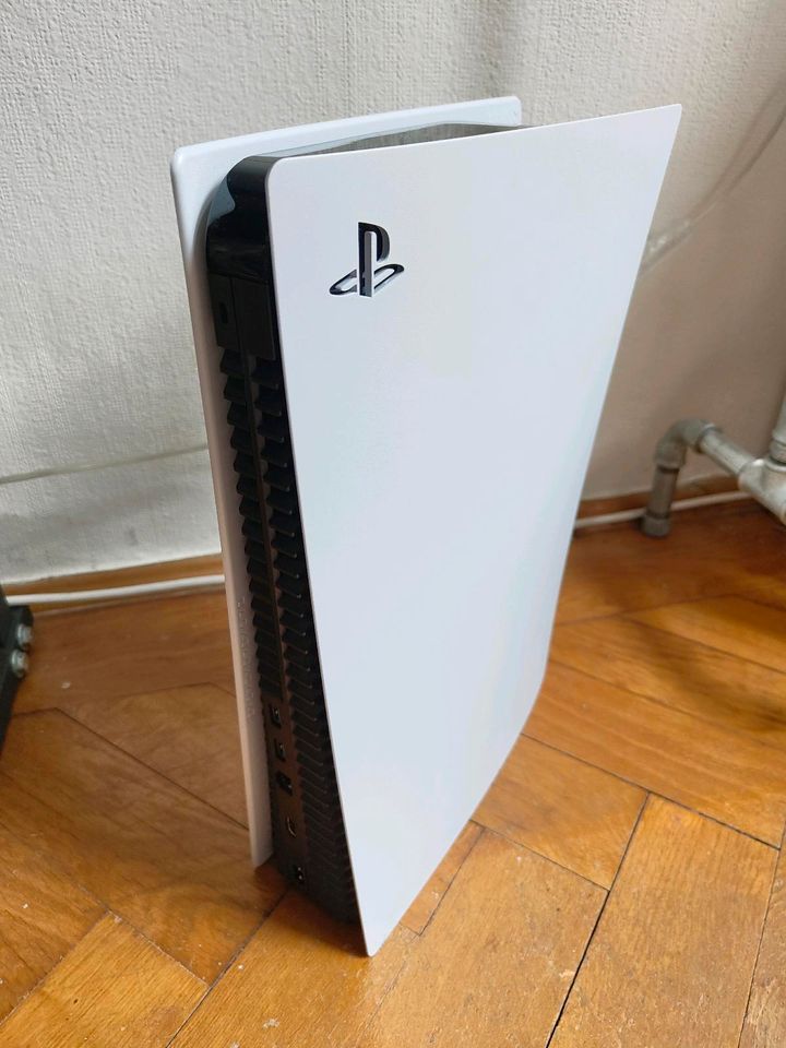 Playstation 5 Disc Konsole inkl. 2 Controller in München