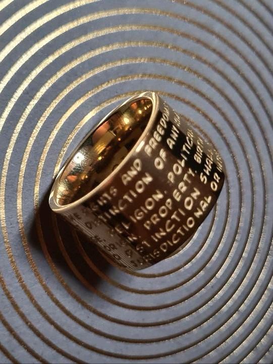 GILARDY Ring breit GOLD mit Text Gravur Menschenrechte NEU in  Nordrhein-Westfalen - Fröndenberg (Ruhr) | eBay Kleinanzeigen ist jetzt  Kleinanzeigen