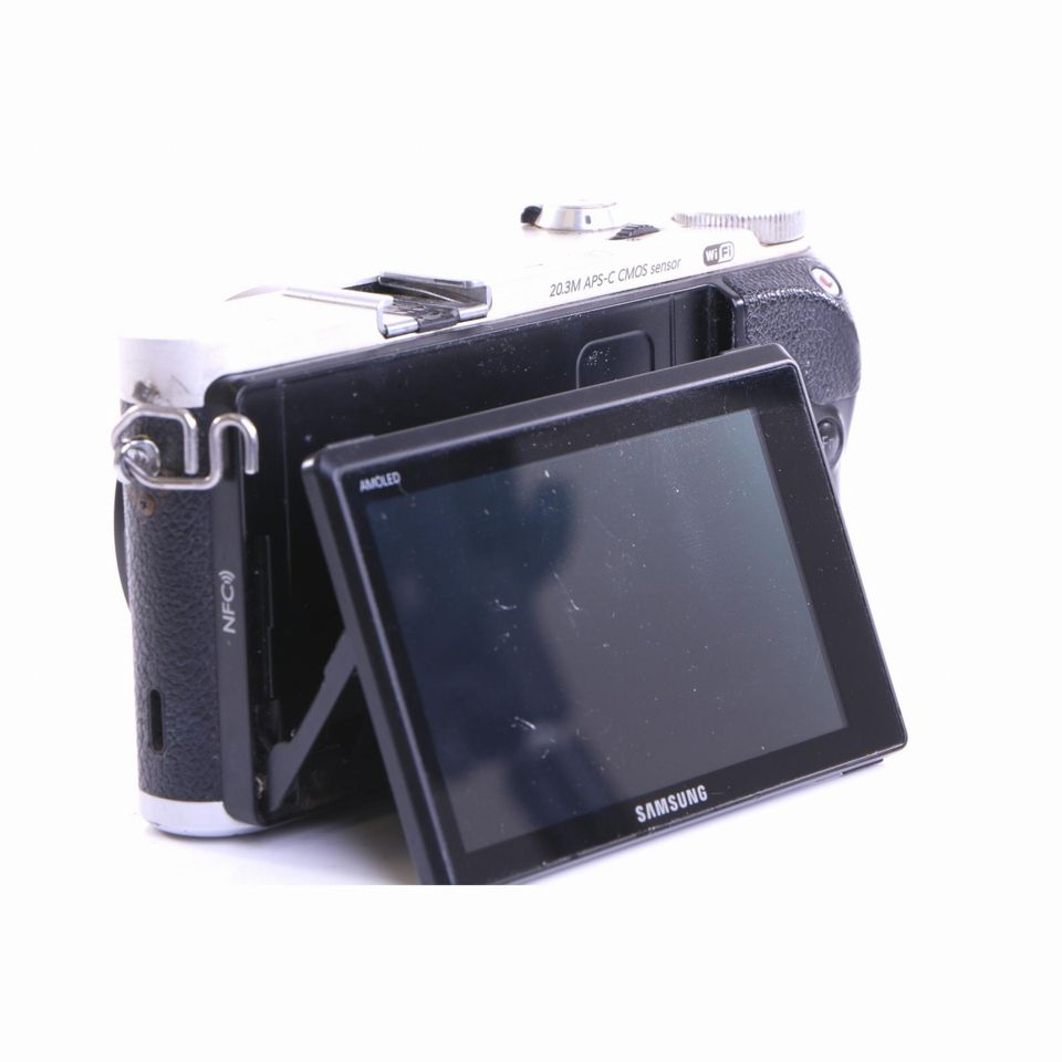 MIT GARANTIE. Samsung NX300 Systemkamera (Body) schwarz Kamera in Handewitt