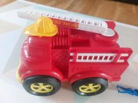 Feuerwehrauto Plastik Spielzeug mit Stange Berlin - Wilmersdorf Vorschau