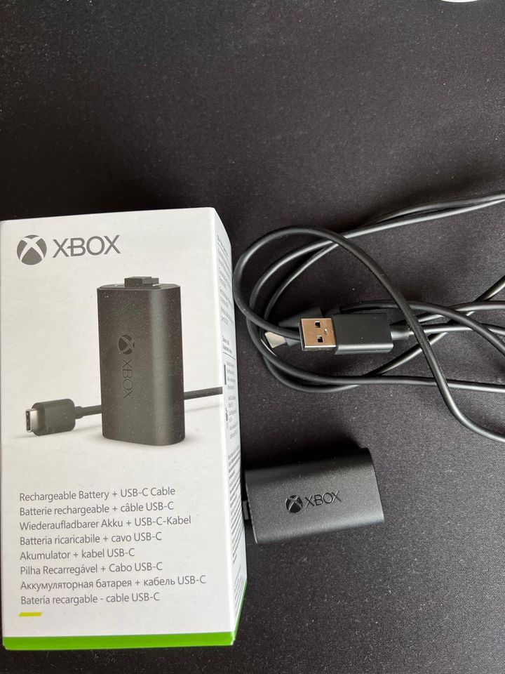 Xbox Series X, Xbox Elite Controller 2, Xbox Play and Charge Kit in Schwerin