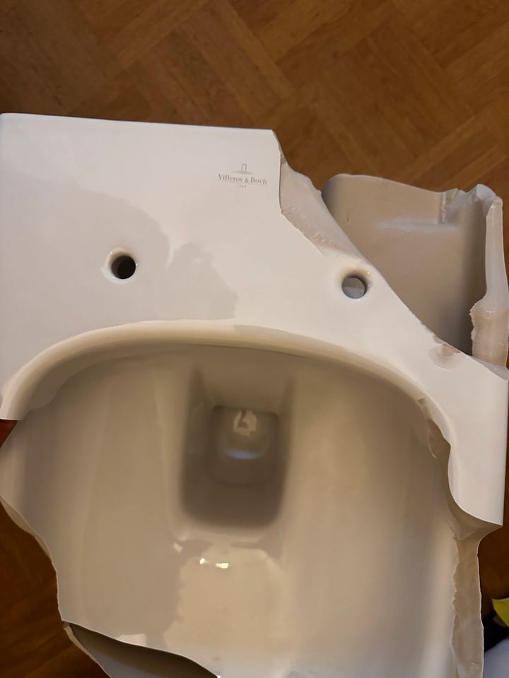 Villeroy & Boch Toilette neu zerbrochen zu verschenken in Lenggries