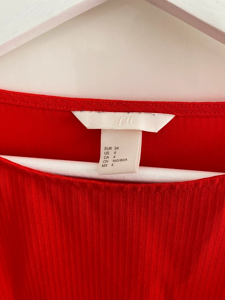 Oberteil / Bluse H&M rot Gr. 34 in Kiel