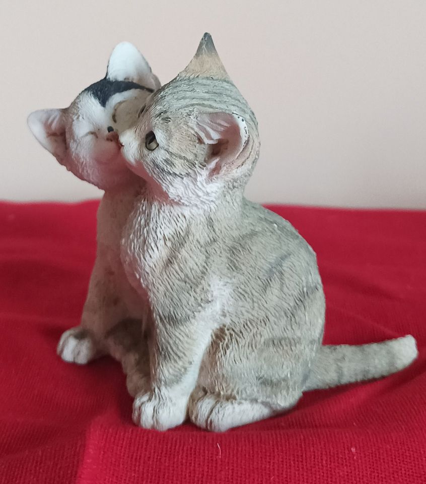 2 Kätzchen Katzen Welpen Küsschen Polyresin lebensecht, Goebel? in Bad Neuenahr-Ahrweiler
