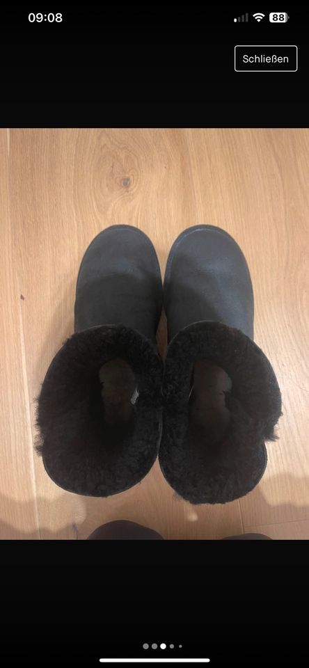 UGG Boots Mini Bailey Button schwarz Größe 39 in Aachen