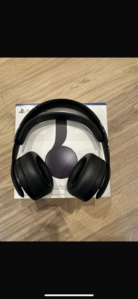 PlayStation 5 Konsole mit Kopfhörer in Bopfingen