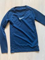 Nike langarm Shirt gr xs 122 128 Niedersachsen - Isernhagen Vorschau