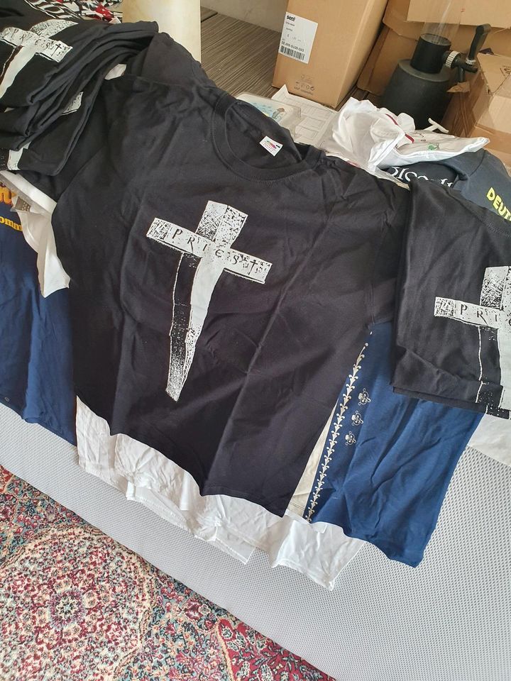 Neue Film T Shirts Priest versch. Größen in Herzogenrath