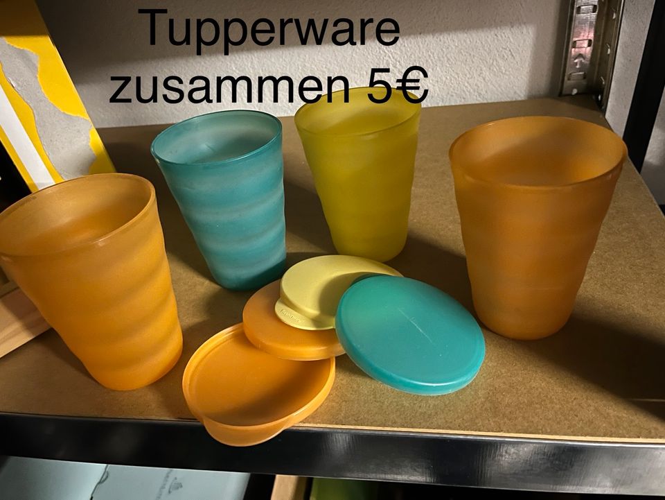 Tupperware Flaschen Dosen in Langenneufnach