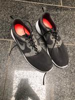 NEUE Original Nike Roshe Run NEU UNGETRAGEN Hessen - Selters Vorschau
