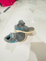 Gebrauchte Kinderschuhe im Paket ( Sneakerschuhe . Hausschuhe und Niedersachsen - Garbsen Vorschau