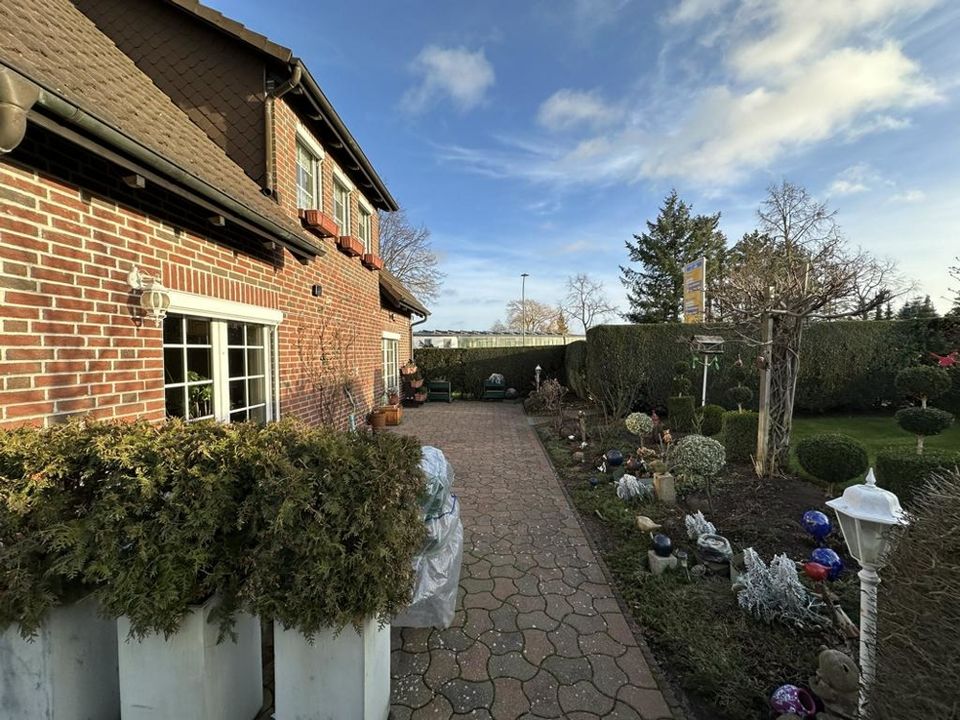 Gepflegtes Einfamilienhaus mit idyllischem Grundstück in beschaulicher Wohnlage, nur 5 Gehminuten bis zum Melzer See in Waren (Müritz)