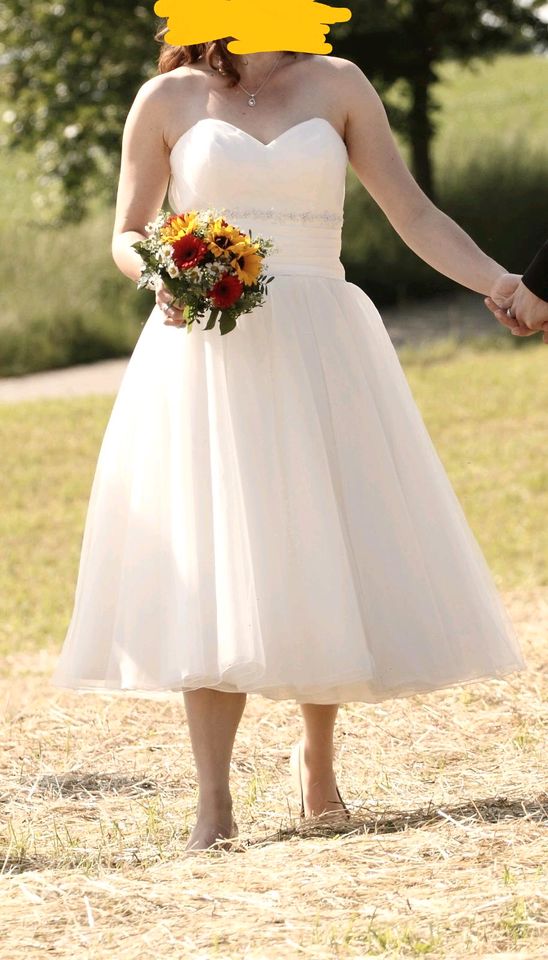 Kurzes Brautkleid wadenlang Standesamt Tea Length Wedding dress in Moosthenning