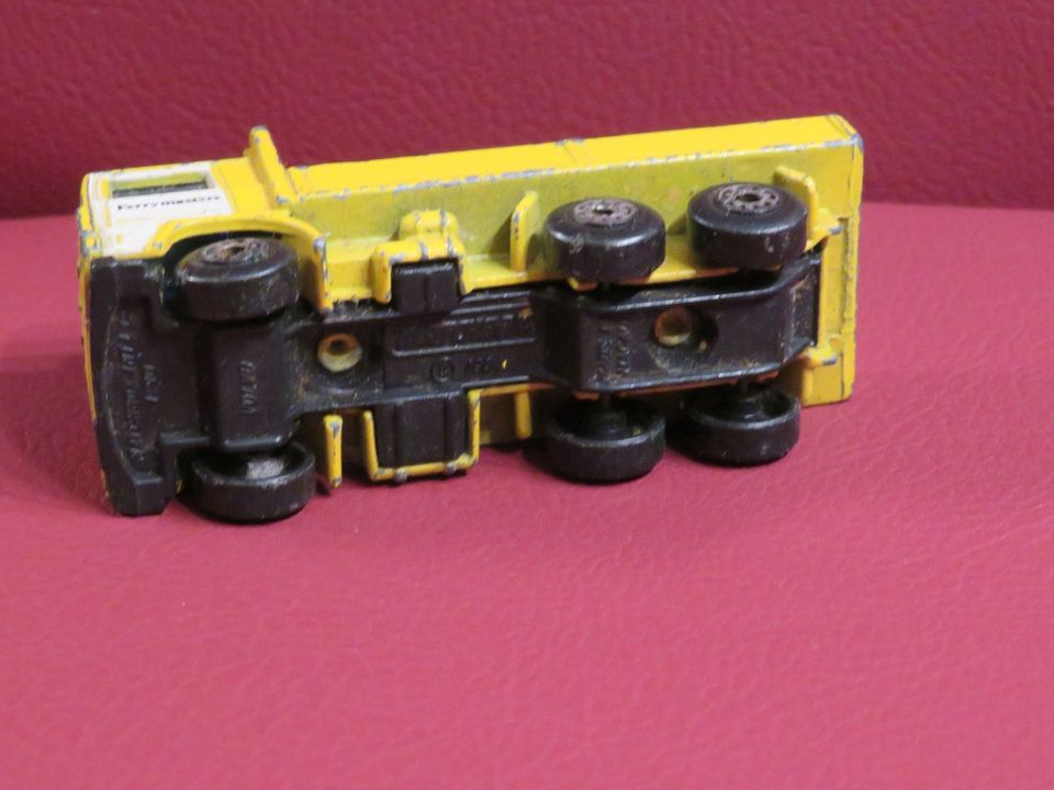 Spielzeug Matchbox Modellauto Volvo LKW 1984 1/90 in Issigau