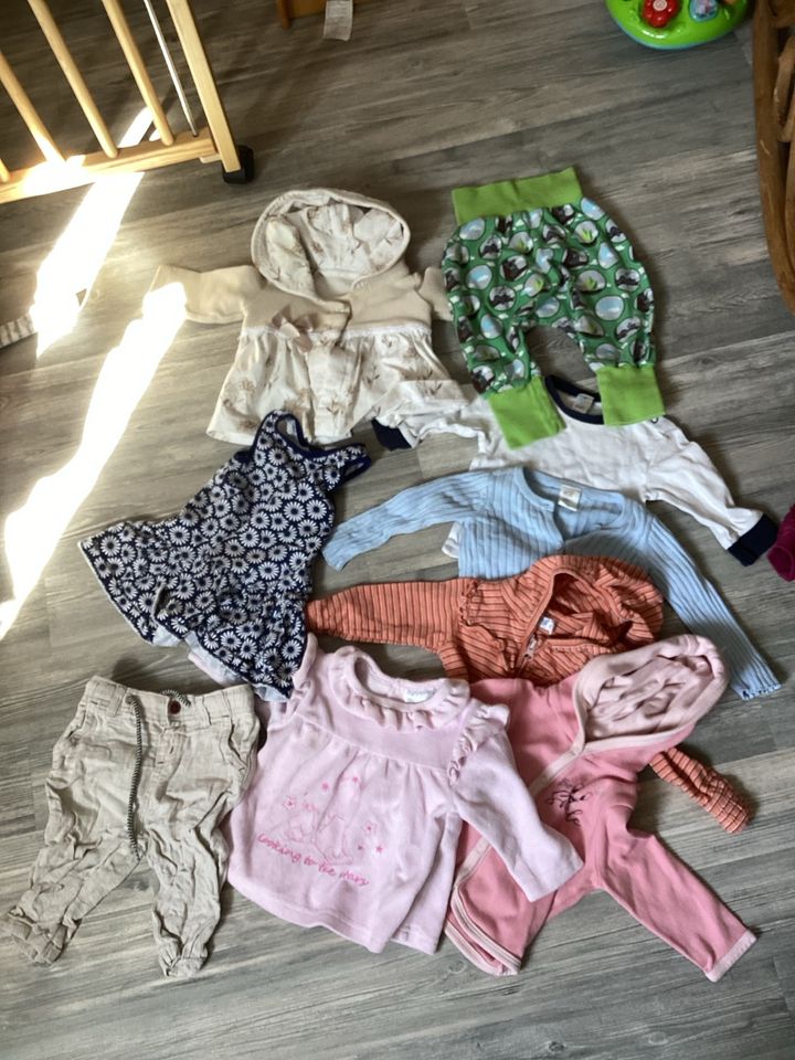Babykleidung Größe 62/68 Paket in Aurich