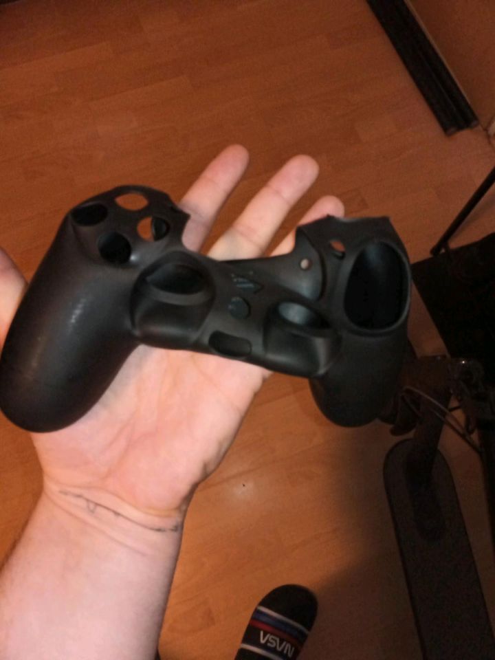 Controller Ladestation Ps4 +Silikonhülle in Dortmund