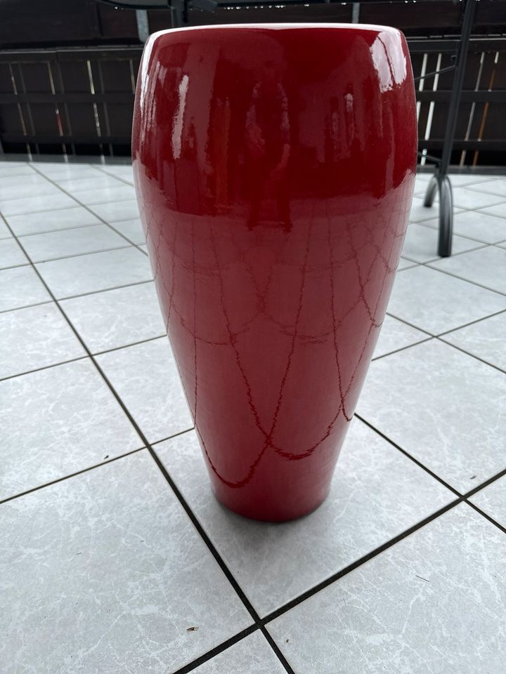 Vasen aus Keramik 1x schwarz und 3 x rot in Fridingen an der Donau