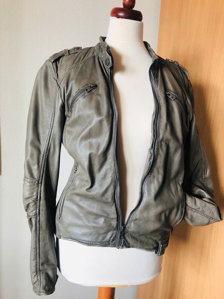 Tigha Damen Lederjacke S/M in Künzell