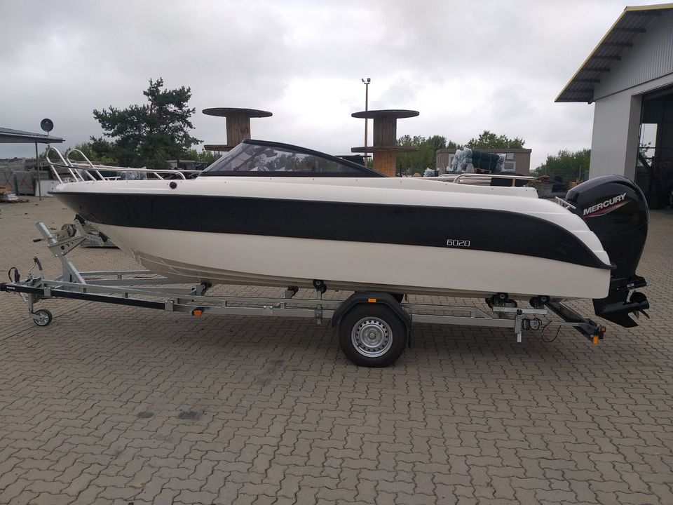 Motorboot Sportboot 6020 Bowrider Mercury 150 PS + Trailer Neu in Hohen Wangelin