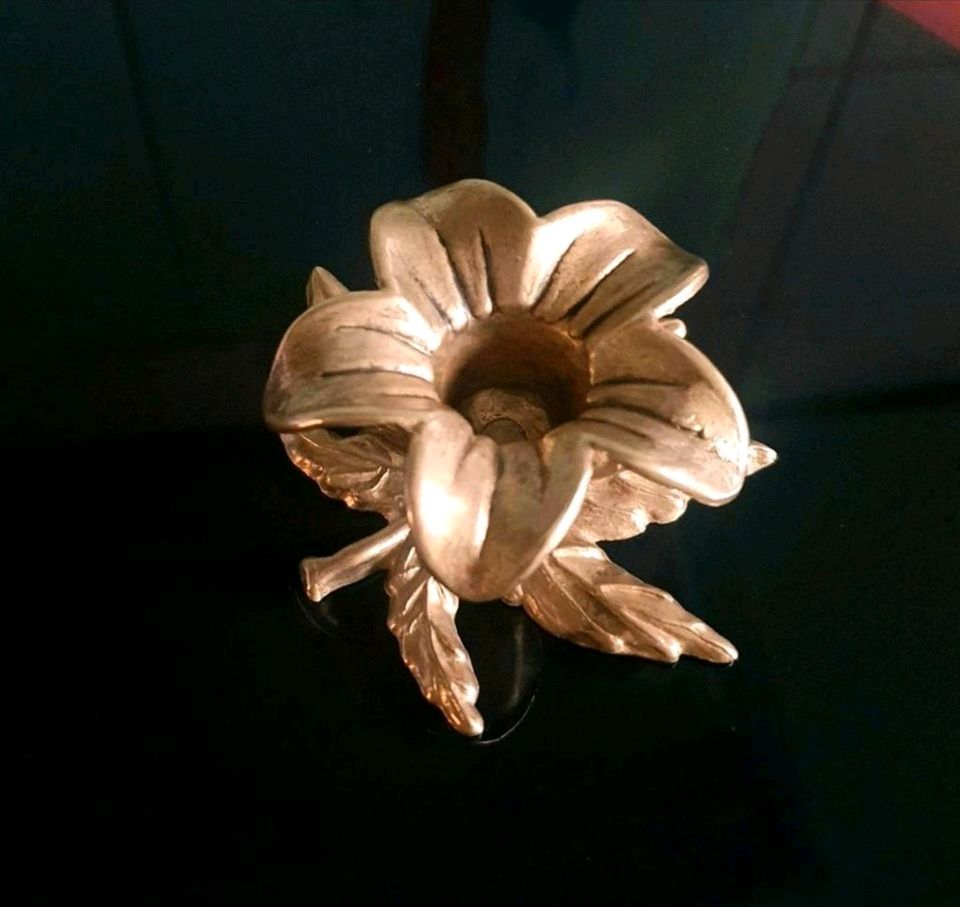 Kerzenständer Jugendstil Blatt Blüte Messing Gold Halter 70er in Seelze