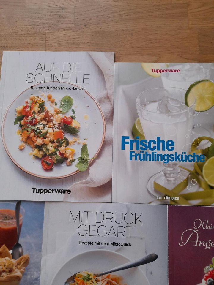 8 Rezepte Hefte von Tupperware Neu in Bovenden