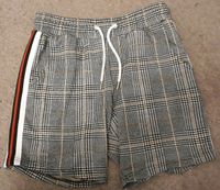 Shorts , Knie lang, kariert, Gr.M / 176, von boohoo MAN Berlin - Marienfelde Vorschau