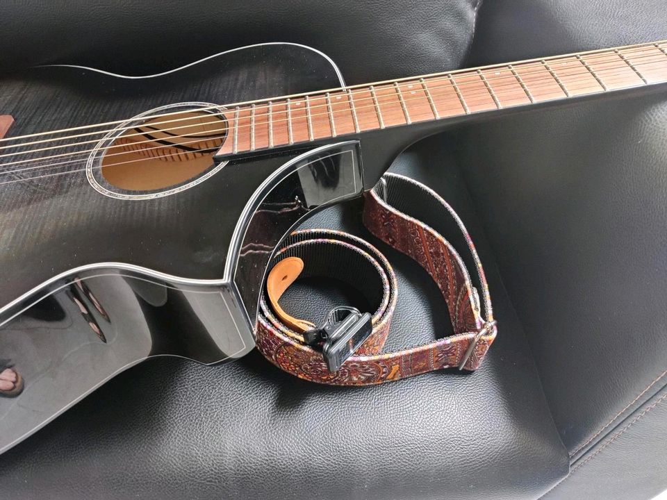 Ibanez Gitarre mit Zubehör in Schwalbach