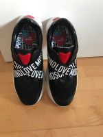 Stylische Love ❤️ Moschino Sneaker Hannover - Vahrenwald-List Vorschau