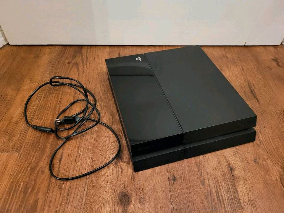 Playstation 4 Konsole + Controller in Rheinberg