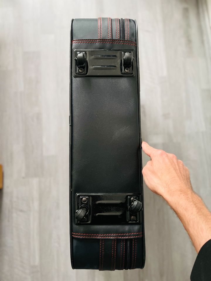 Koffer 65x38x18 cm, auf vier Rollen, schwarz, neuwertig in Nürnberg (Mittelfr)