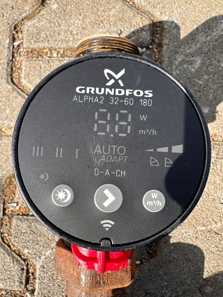 Grundfos Alpha2 32-60 180 Umwälzpumpe Heizkreispumpe in Biebesheim