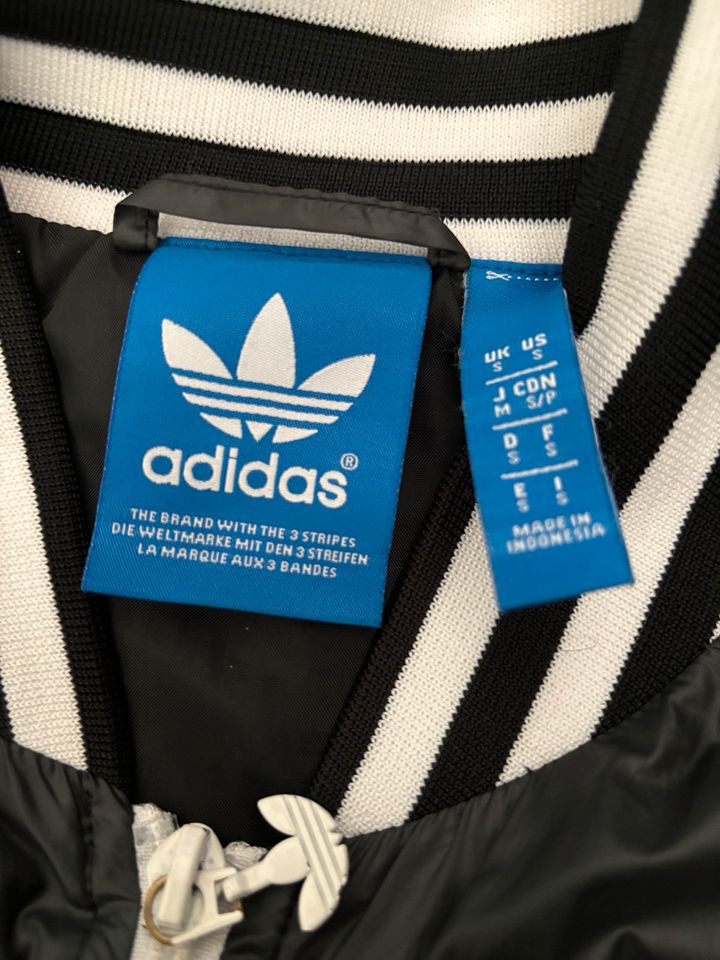 Adidas Übergangsjacke Grau Größe S in München